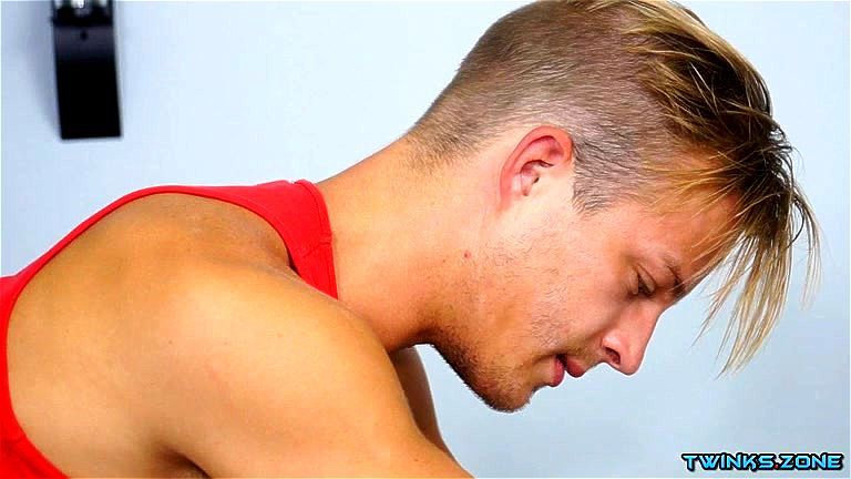 Muscle twink anal sex with facial