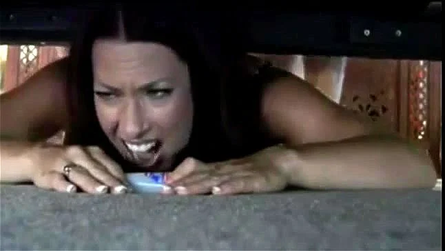 Goldie Blair step mom stuck under bed