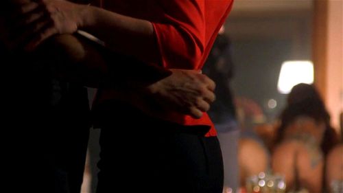 Um clássico do cinema erótico italiano de Tinto Brass. Descubra cenas sensuais e atmosferas sedutoras que definiram uma época. Com atrizes maduras em papéis provocantes, este filme oferece uma experiência visual rica em paixão e estilo. Perfeito para os amantes do gênero que buscam conteúdo adulto refinado e elegante. Vídeo pornô - SpankBang