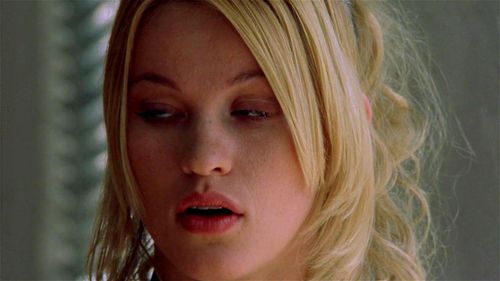 Um clássico do cinema erótico italiano de Tinto Brass. Descubra cenas sensuais e atmosferas sedutoras que definiram uma época. Com atrizes maduras em papéis provocantes, este filme oferece uma experiência visual rica em paixão e estilo. Perfeito para os amantes do gênero que buscam conteúdo adulto refinado e elegante. Vídeo pornô - SpankBang