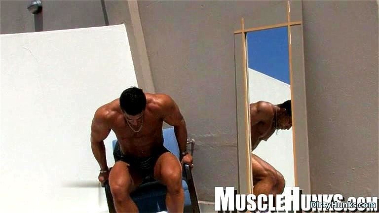 Muscle bodybuilder rimjob with cumshot