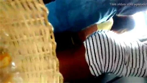 encoxando a safadinha no busão - Encoxada, Bus, Safada Porn