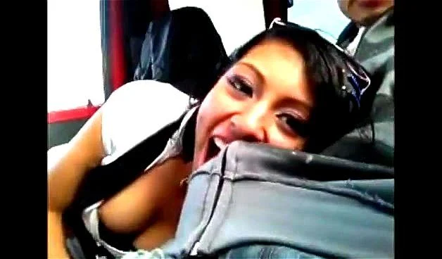 mamada en el carro mamada en el carro