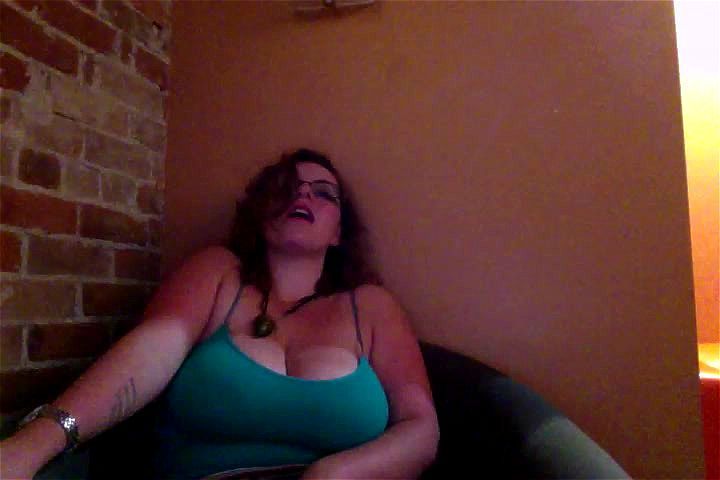 Sexy BBW Cums in Cafe Sexy BBW Cums in Cafe
