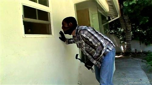 housewife meets intruder