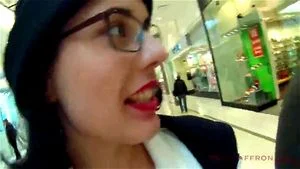 public cum walk at the mall