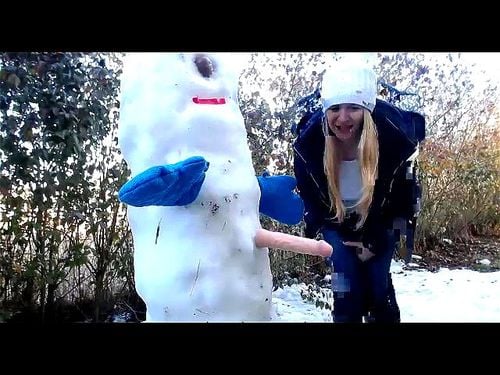 Slutty girl lives cam porn with the snow man