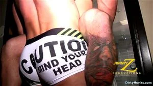Tattoo bodybuilder blowjob with cumshot
