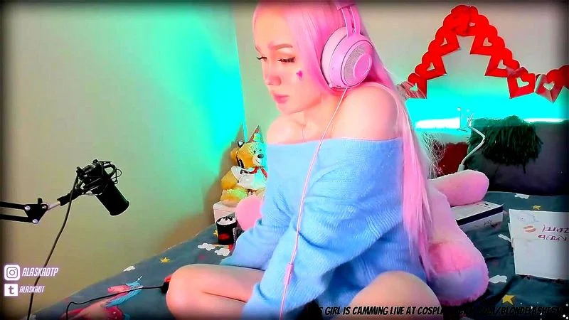 Come Watch This Little Cosplayer Stretching Her Ass...