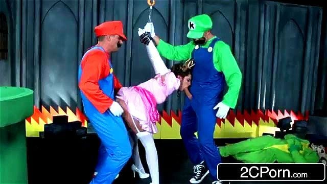 Super Mario Bros cuidando muito bem da princesa