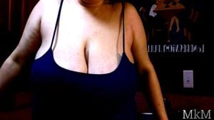 Huge tits thumbnail