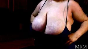 Huge tits thumbnail