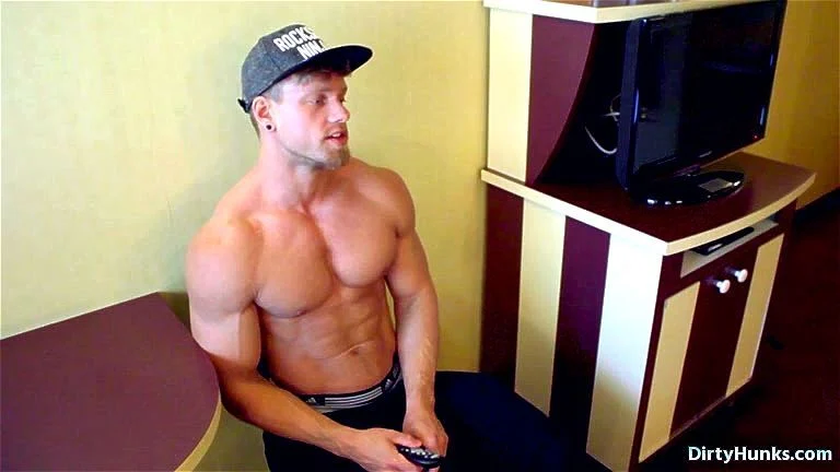 Muscle bodybuilder rimjob and cumshot