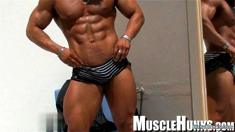 Muscle bodybuilder rimjob and cumshot