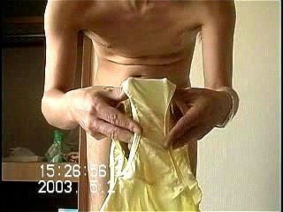 Ik pak de gebruikte slip van mijn stiefzus uit haar ondergoedtas na haar terugkeer van de reis en masturbeer Porno Video - SpankBang