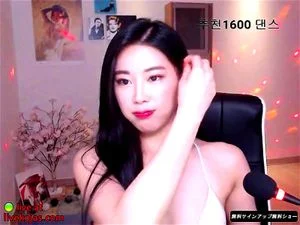 Korean sexy camgirl dancing and teasing
