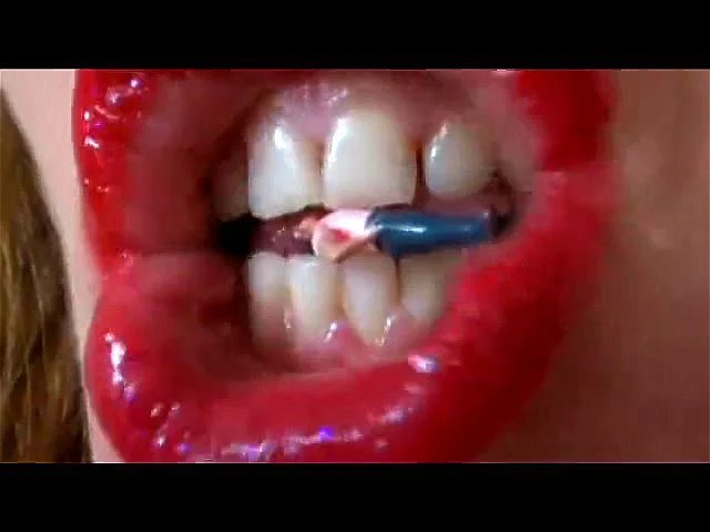 giantess red lips giantess red lips