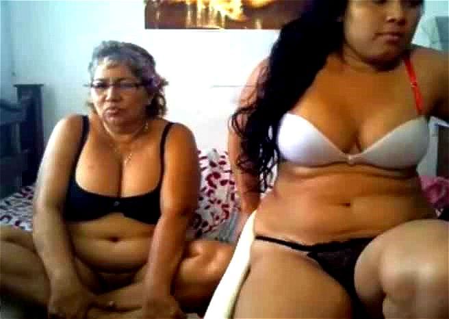 2 MAMA LATINAS FOLANDO