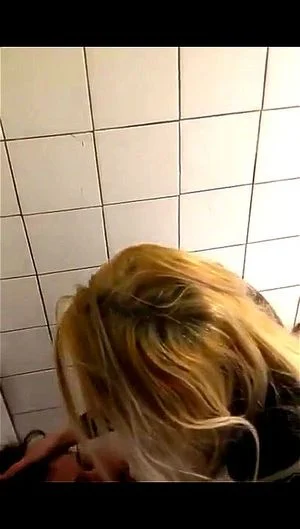 Amateur lesbians in bathroom