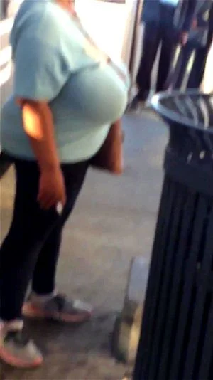 Candid BBW Tits thumbnail