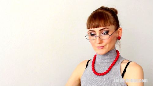 高慢な教師のトレーニング 1080p高画質。自信に満ちたプロフェッショナルが支配する役割シチュエーション。権力と権威を愛する人に最適。 エロ動画 - SpankBang