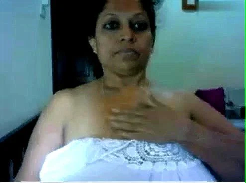 Indian aunty showing armpits webcam