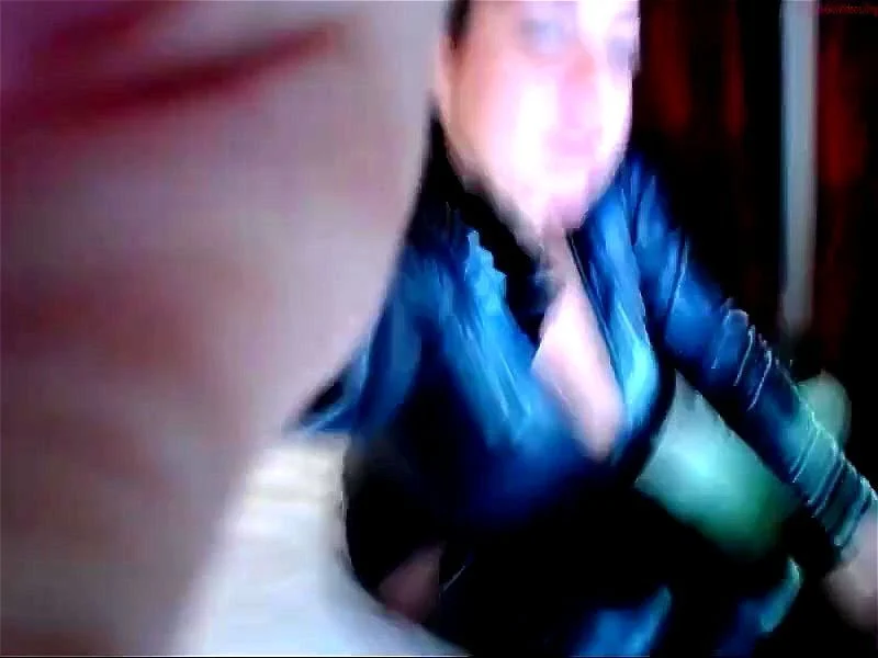 Curvy MILF in high heel leather boots Curvy MILF in high heel leather boots