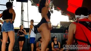 Candid booty thumbnail