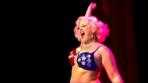 BBW gorgeous hips and curves burlesque performance