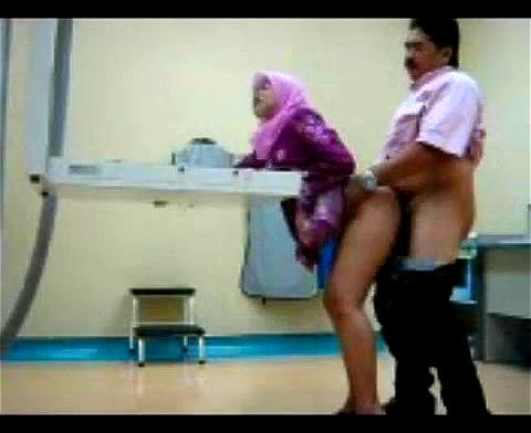 Amateur workplace quickie: Doggy, Xnxx & Hijab Porn