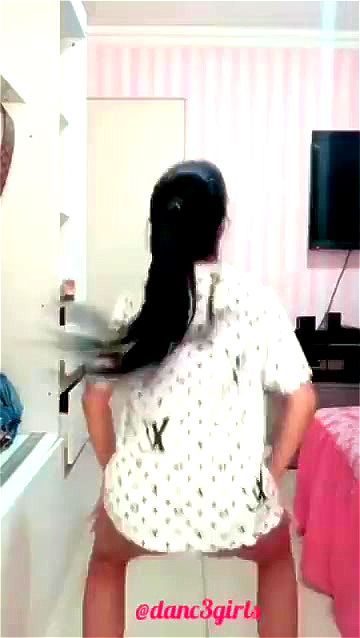 ファンクを踊る若い女性 エロ動画 - SpankBang