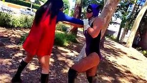 Supergirl vs Batgirl