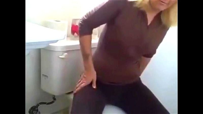 Blonde Toilet farts Blonde Toilet farts