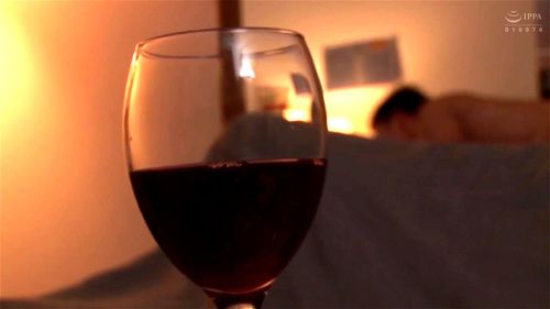 Genieße heiße Szenen mit einem gutaussehenden jungen Mann in einer intimen Session voller Lust und Verführung. Entdecke die Freuden leidenschaftlicher Momente und sexueller Interaktionen zwischen einwilligenden Erwachsenen in diesem exklusiven Erwachseneninhalt. Porno Video - SpankBang