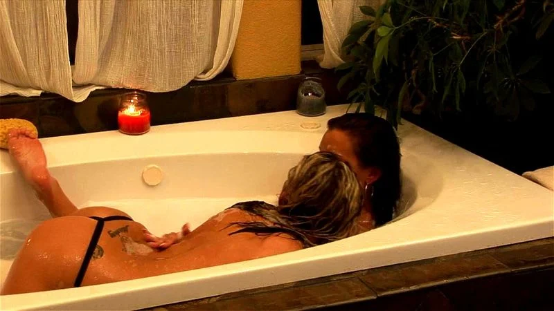 Traci19 (Salina Ford) pins Christina in the Tub and works her over