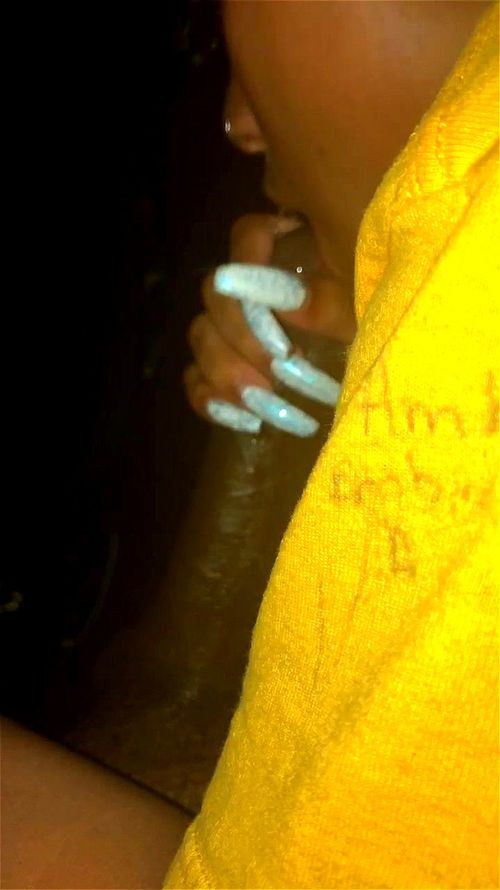 EBONY BABE GIVING SLOPPY HEAD & KEEPS GOING WHEN I NUT