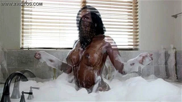 Mystique xxx Shakes ass in Bath