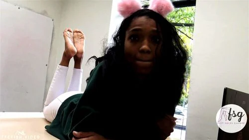 ebony feet and soles and vore thumbnail
