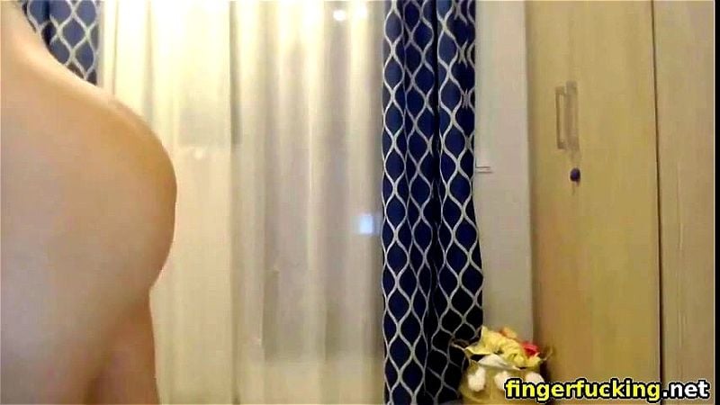 horny romanian camgirl showing big buttcheeks on webcam