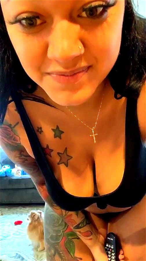 Omg she's so sexy Omg she's so sexy