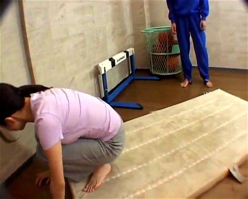 Japanese Girl Pees Her Sweatpants