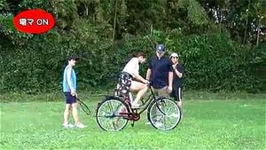Japonesas follada en la bicicleta  thumbnail
