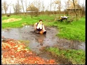 Fat Chubby Girl Fucked In Creek - Watch crazy bbw mud fuck - Mud, Bbw, Big Tits Porn - SpankBang