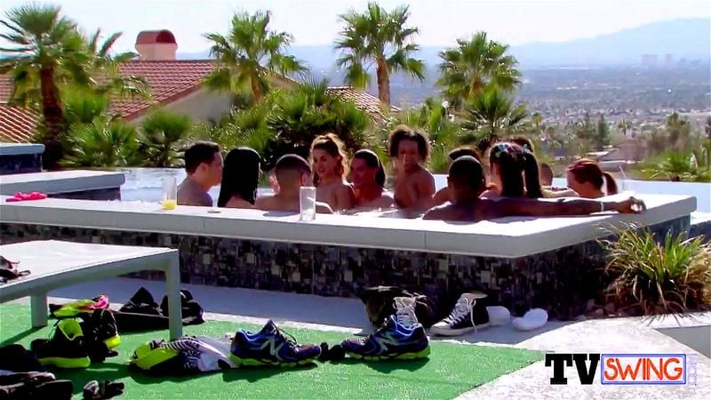 Amateur swinger couple joins the jacuzzi with experienced swingers!