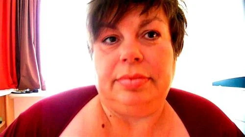 karola cleavage