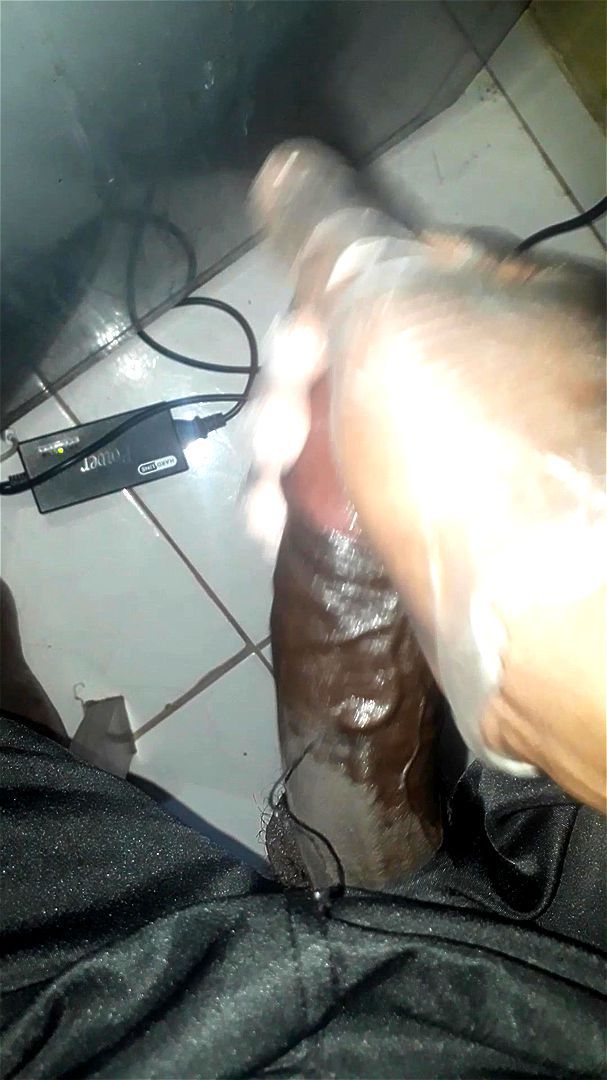 Negão gostoso gozando Negão gostoso gozando
