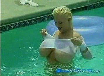 Sarenna in the pool pt1 Sarenna in the pool pt1