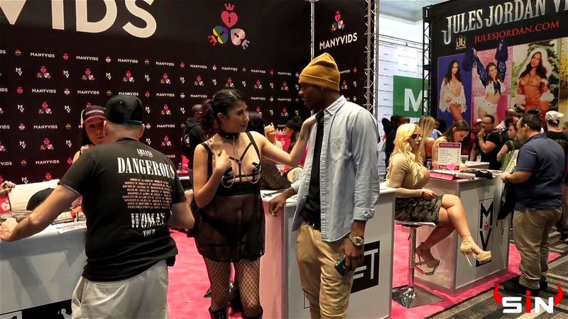 Fucking an AVN Festival Fan