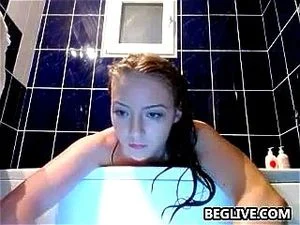 Pretty Cam Girl Takes A Shower