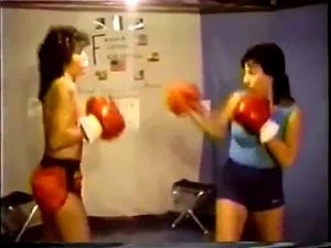 Female Fighting Federation Jojo vs Laura foxy boxing